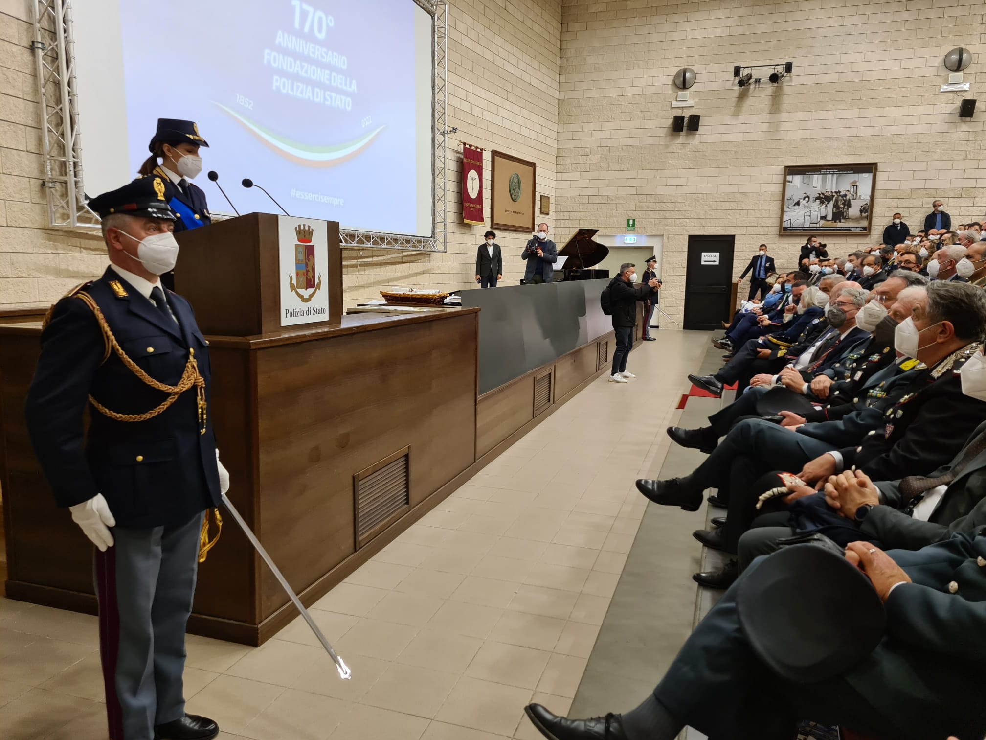 Francobollo celebrativo della Polizia di Stato nel 170° anniversario della  fondazione