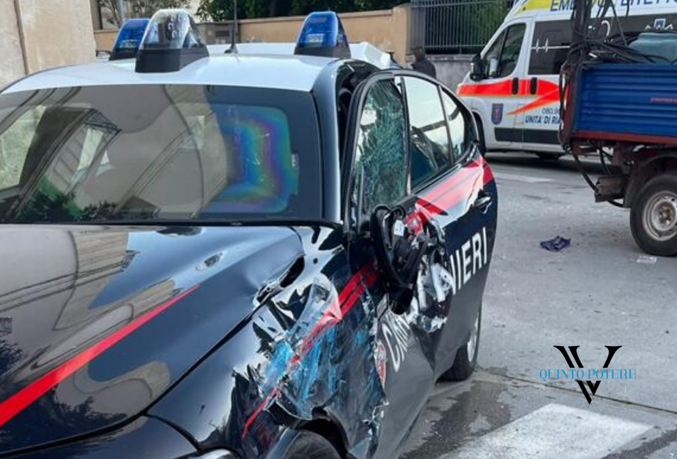 In giro con tirapugni e mazze di ferro: scattano le denunce dei  carabinieri a Buonabitacolo e Polla - Italia2Tv